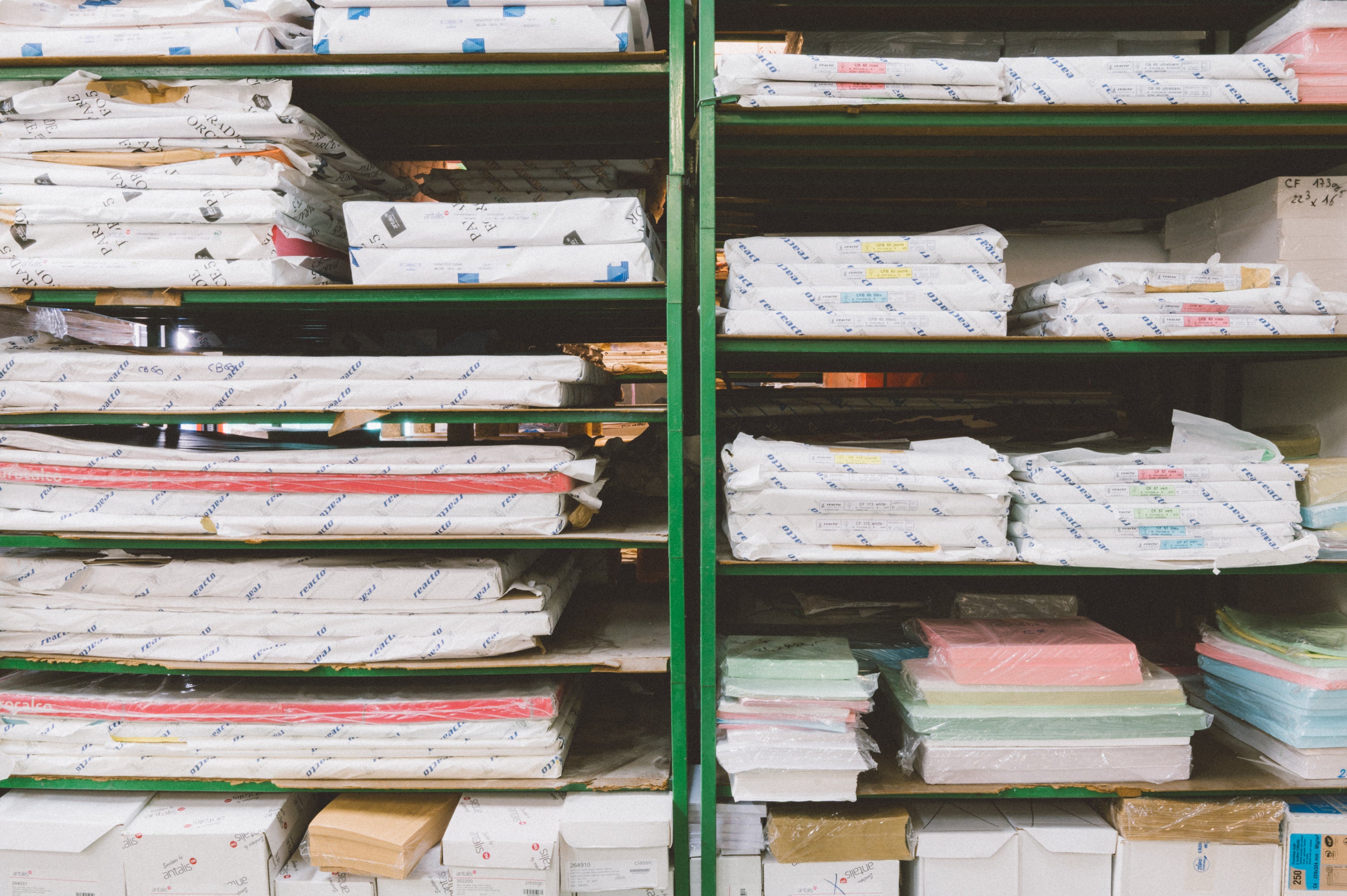 Rayonnage de papiers de l'imprimerie